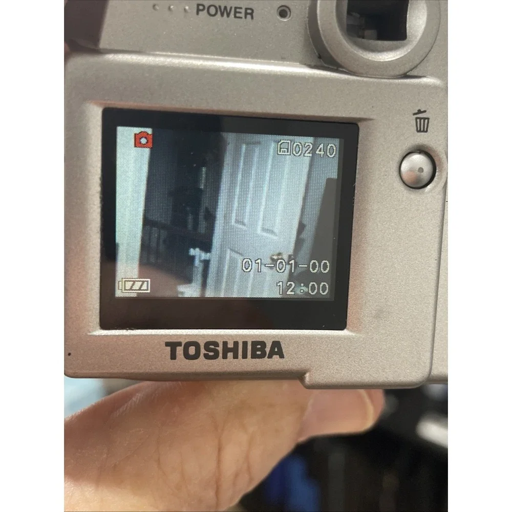 Toshiba PDR M25 2.2MP Digital Camera 3X Zoom+Battery+SD Card+Case-Silver TESTED